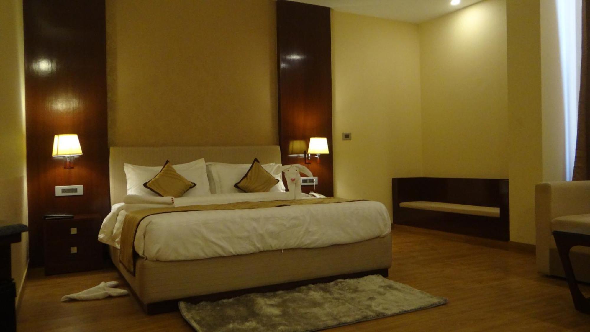 The Legend Hotel Prayagraj Exterior photo