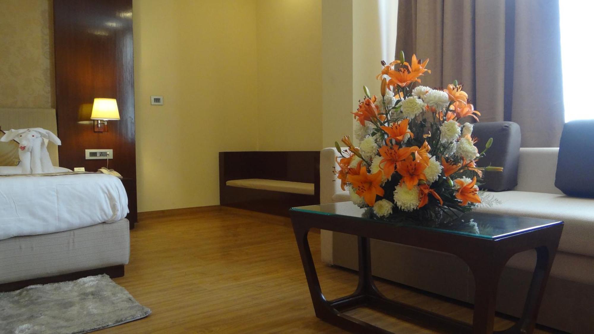 The Legend Hotel Prayagraj Exterior photo