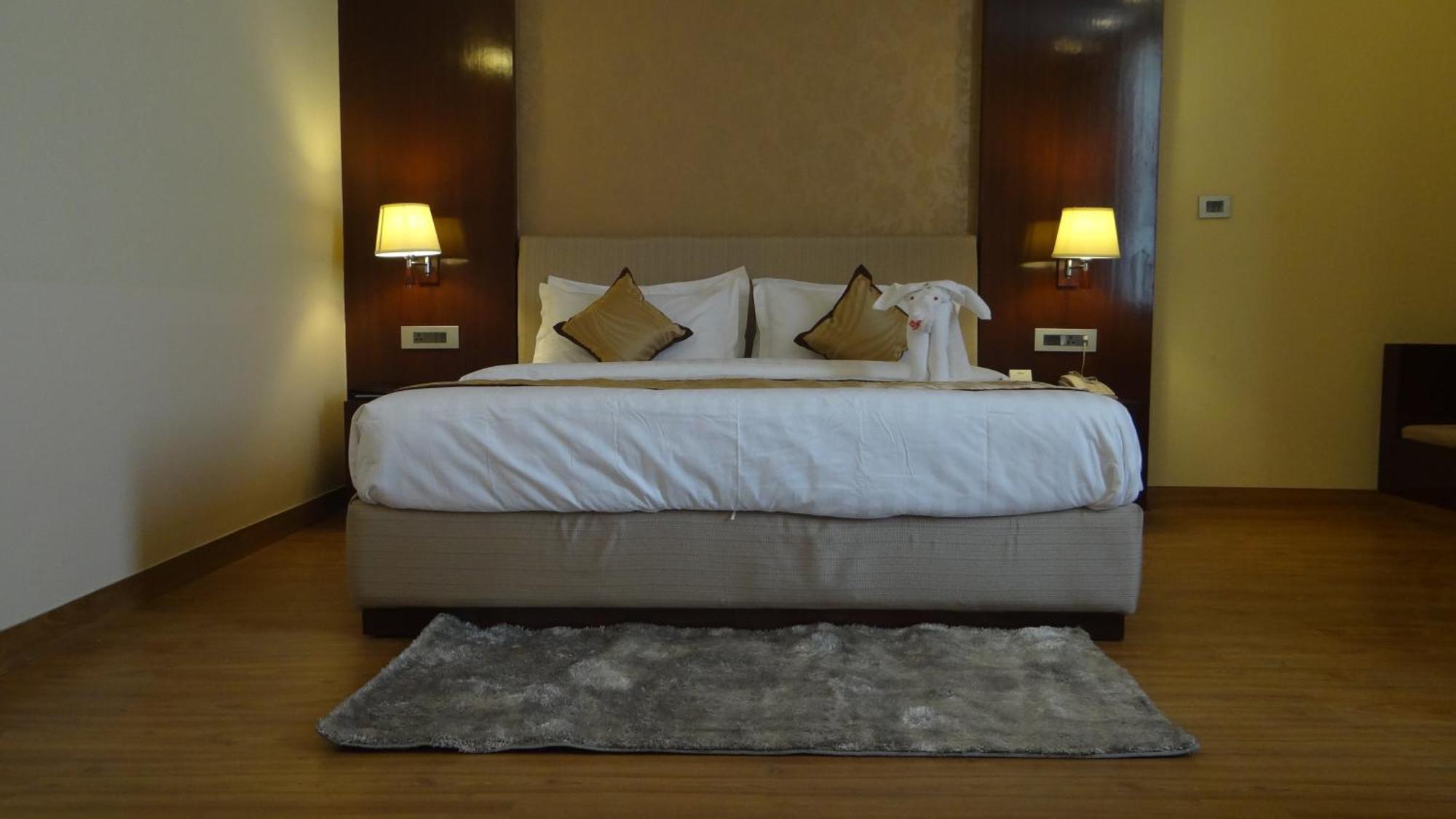 The Legend Hotel Prayagraj Exterior photo