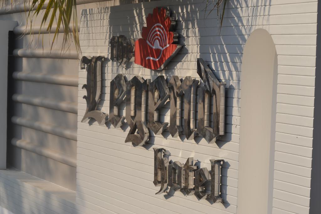 The Legend Hotel Prayagraj Exterior photo