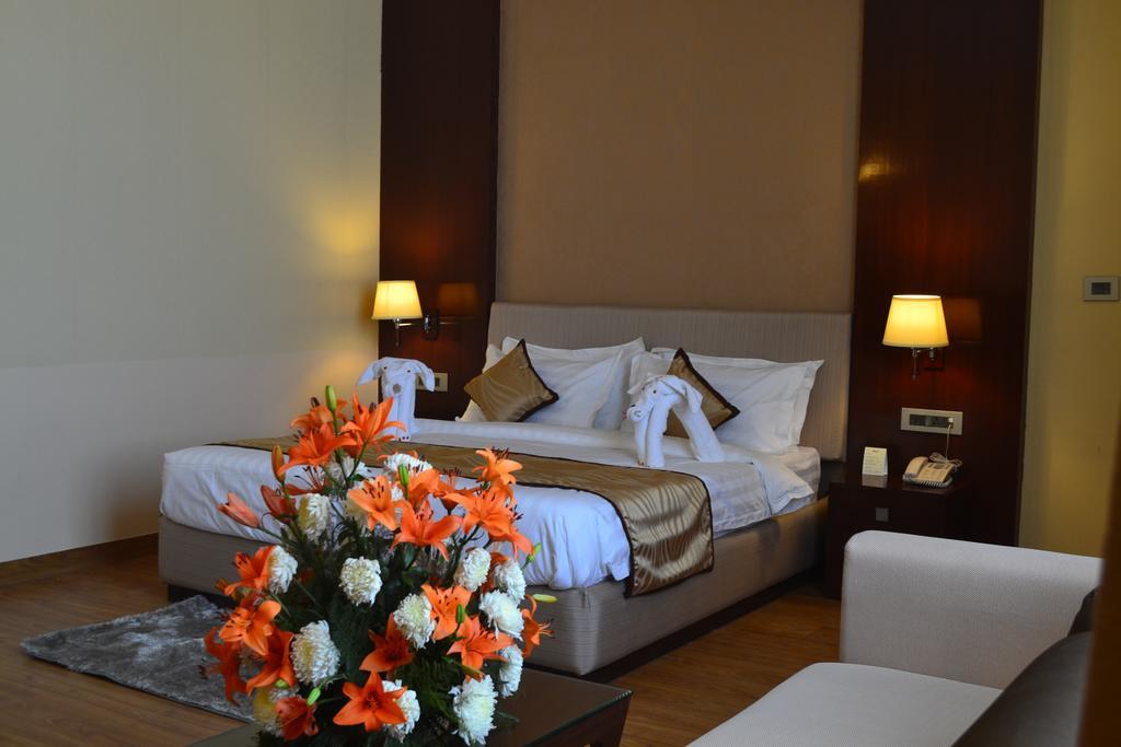 The Legend Hotel Prayagraj Exterior photo