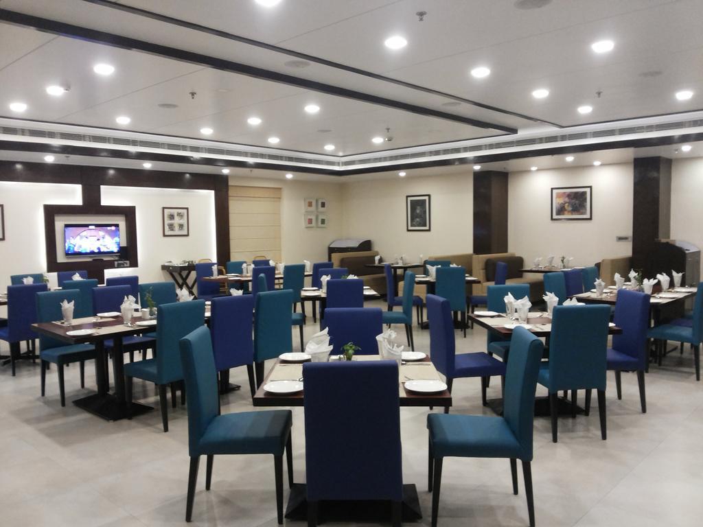 The Legend Hotel Prayagraj Exterior photo