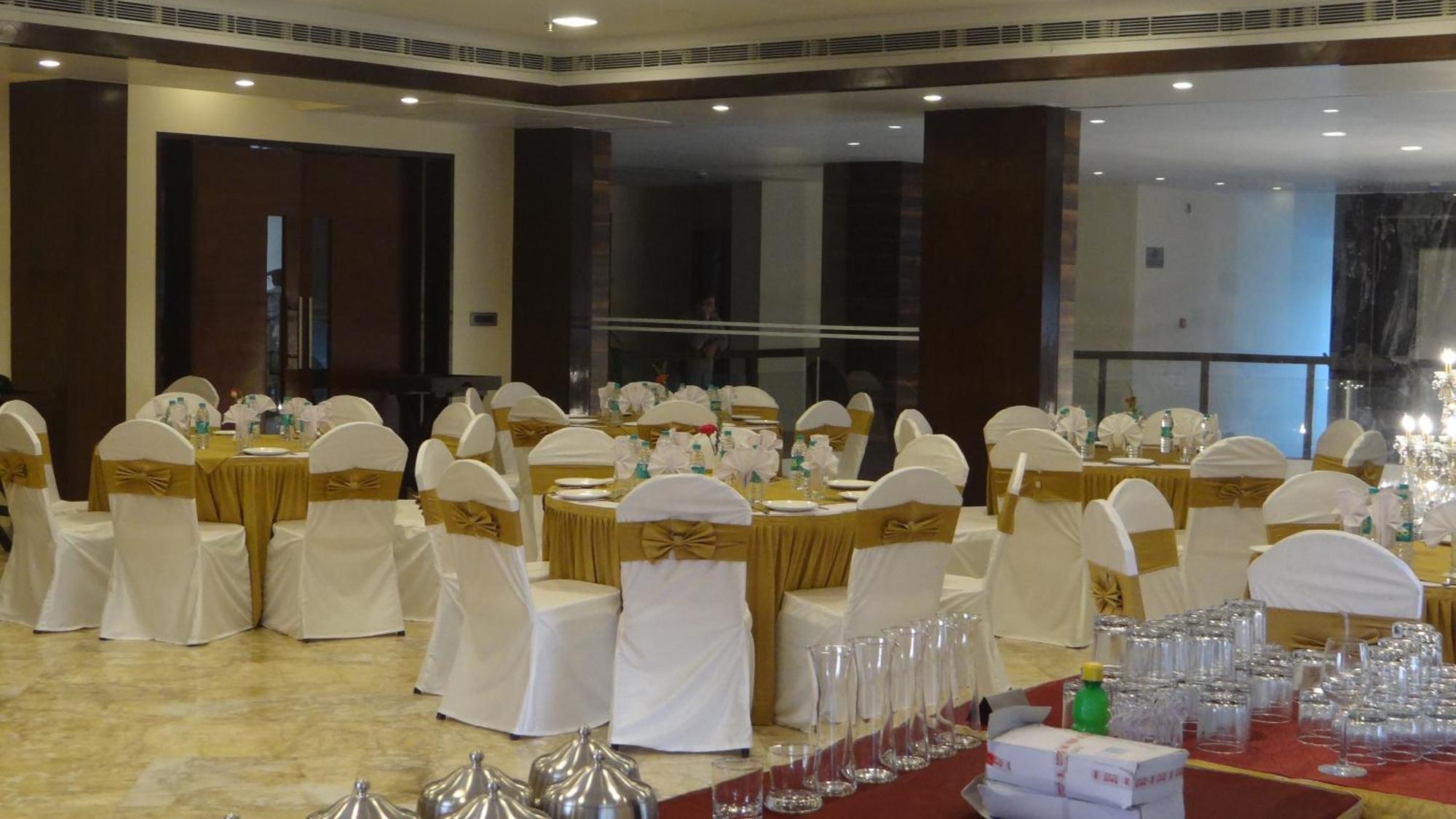 The Legend Hotel Prayagraj Exterior photo