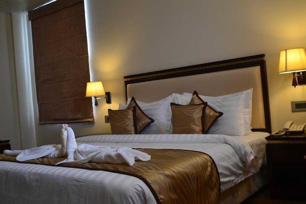 The Legend Hotel Prayagraj Exterior photo