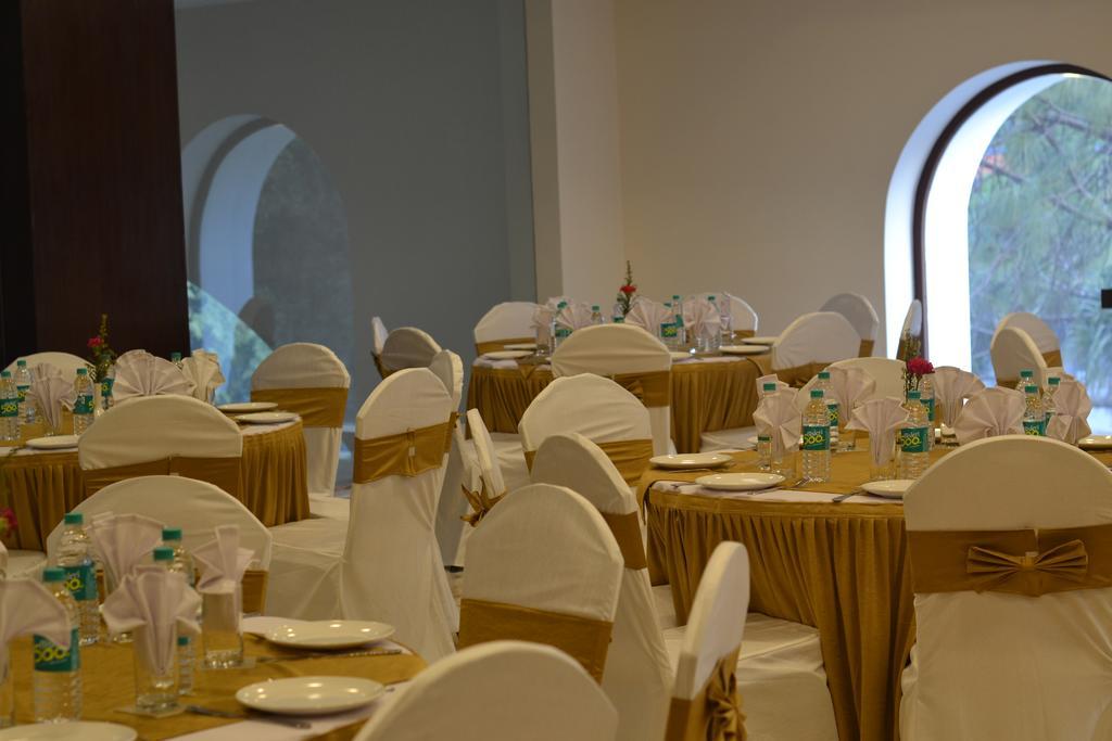The Legend Hotel Prayagraj Exterior photo
