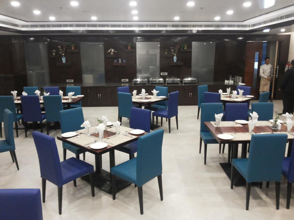 The Legend Hotel Prayagraj Exterior photo