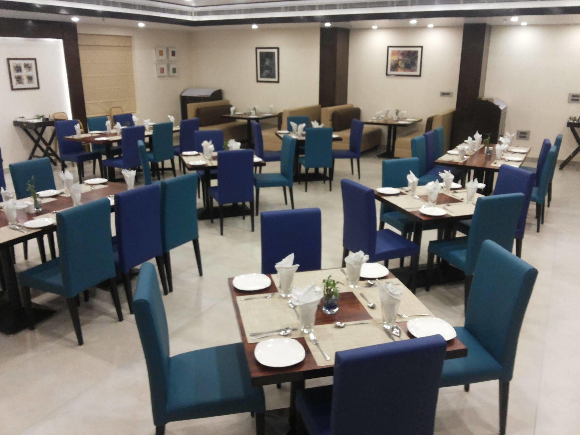 The Legend Hotel Prayagraj Exterior photo