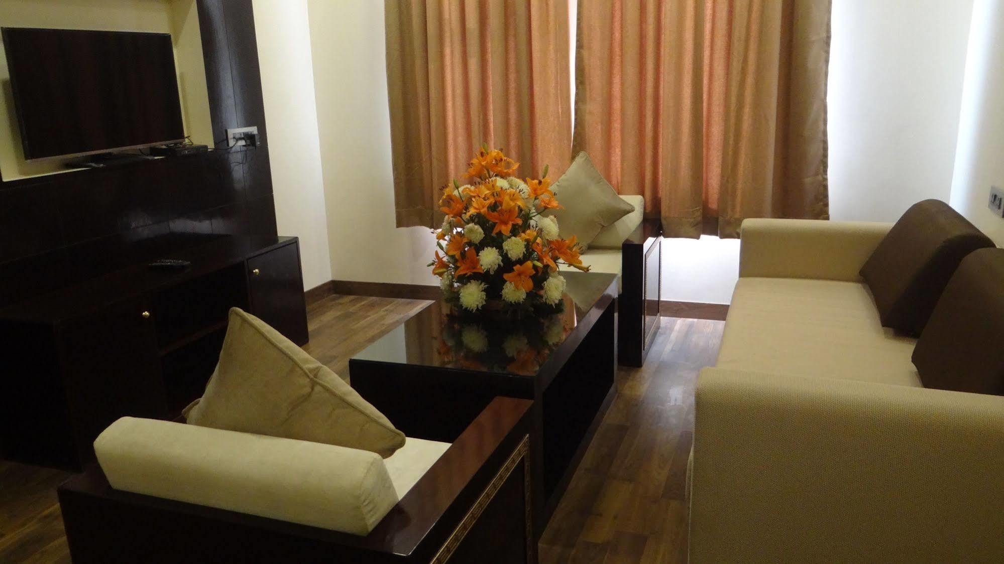 The Legend Hotel Prayagraj Exterior photo