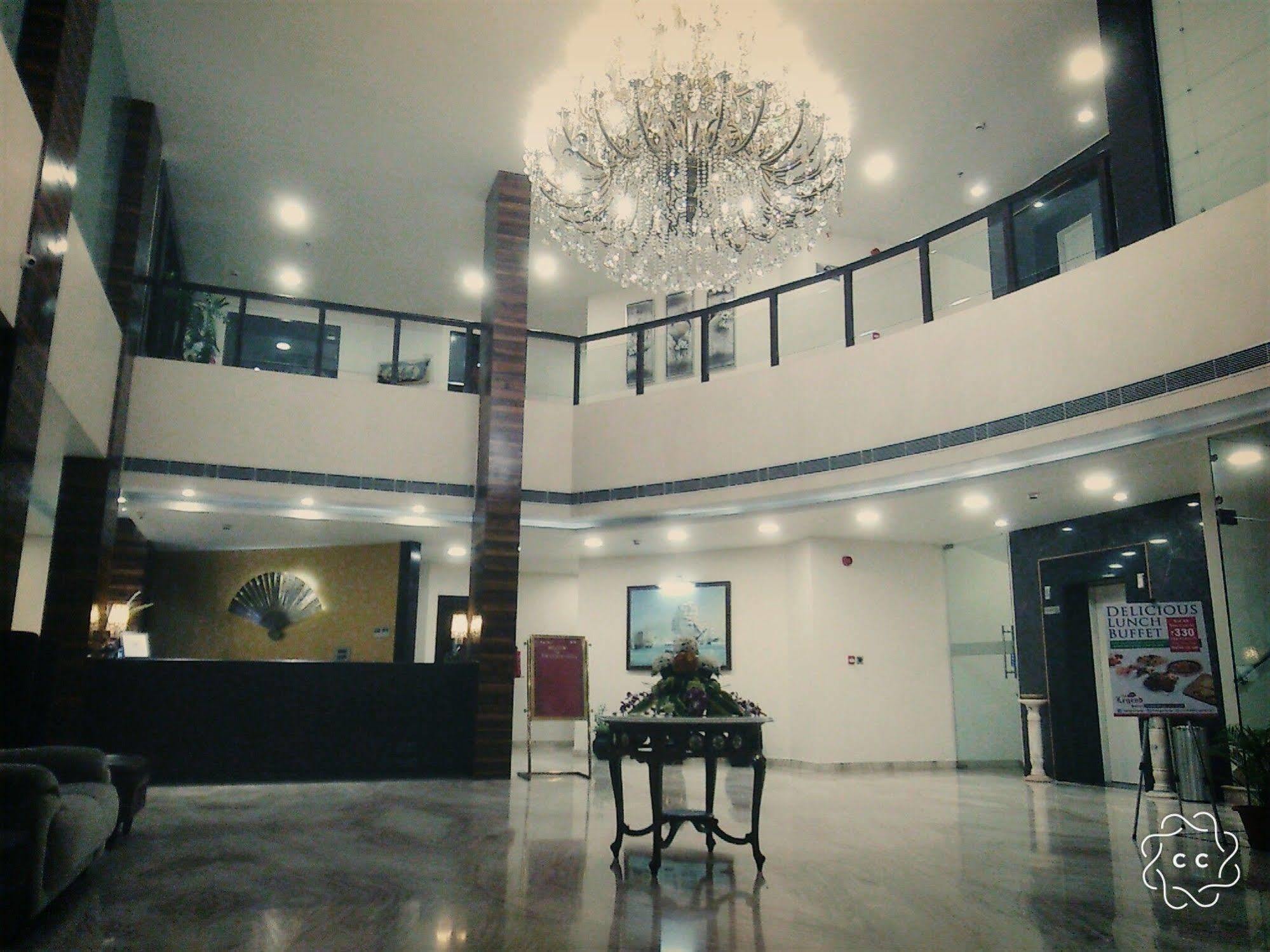 The Legend Hotel Prayagraj Exterior photo