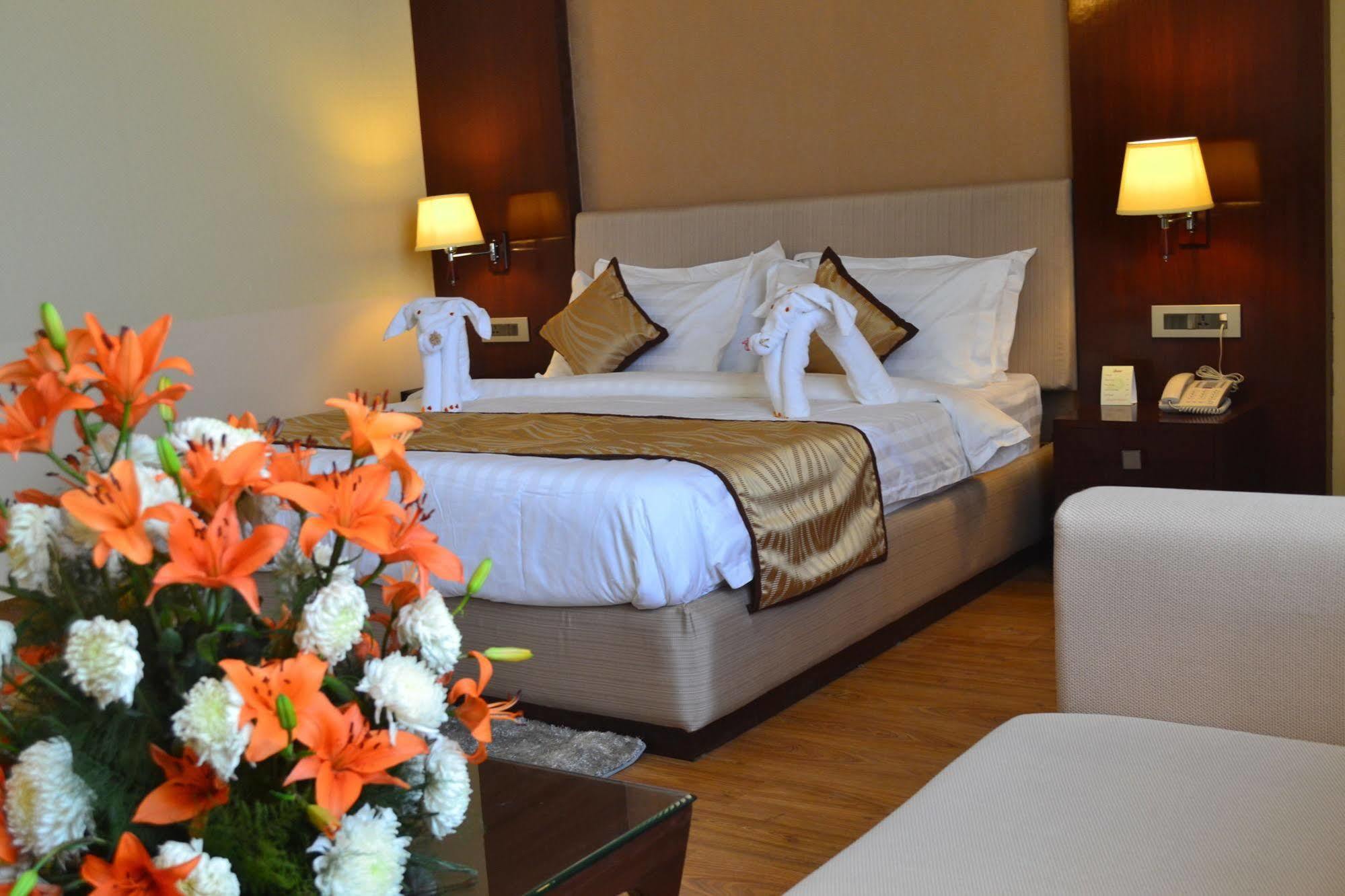 The Legend Hotel Prayagraj Exterior photo