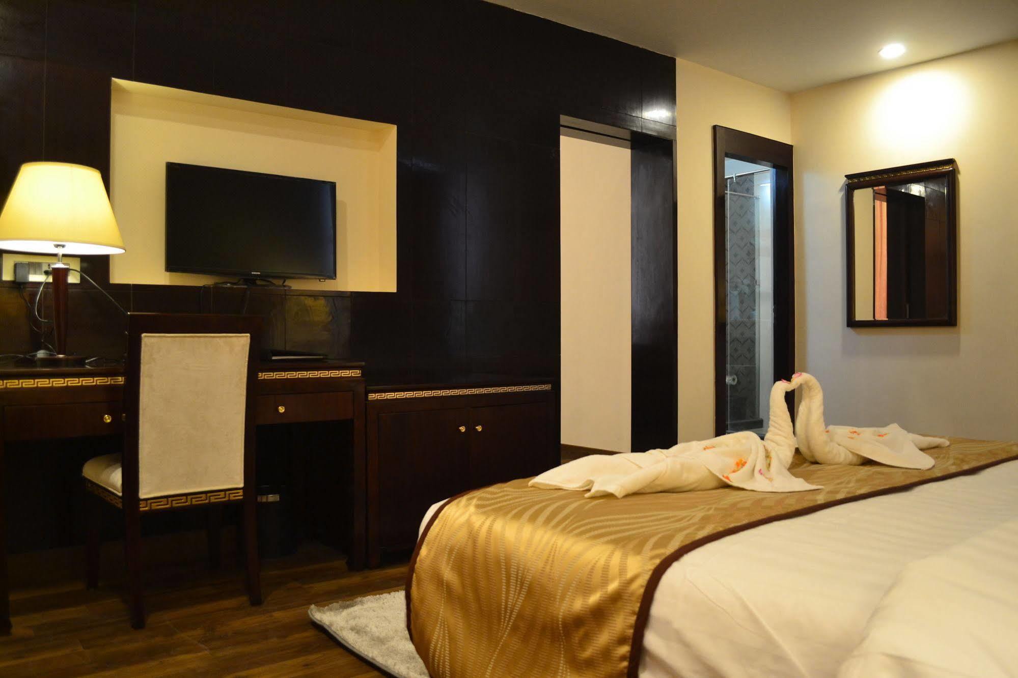 The Legend Hotel Prayagraj Exterior photo