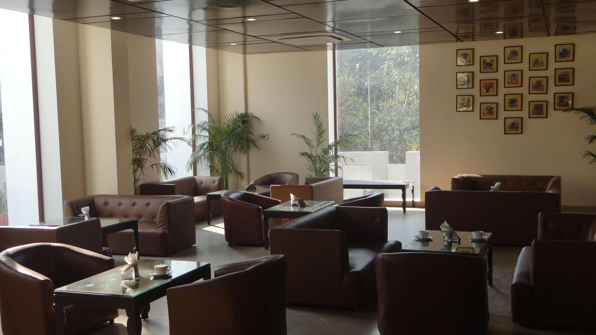 The Legend Hotel Prayagraj Exterior photo