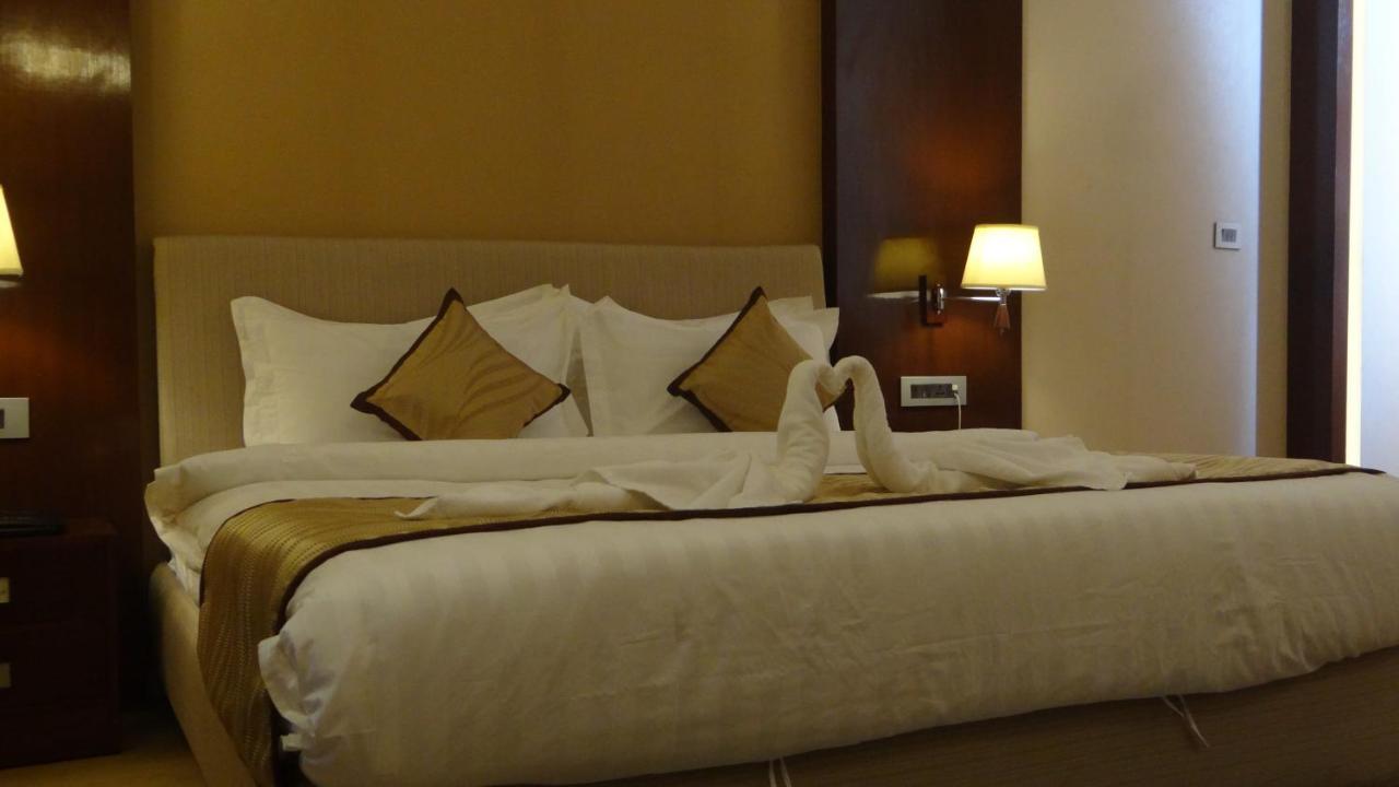 The Legend Hotel Prayagraj Exterior photo