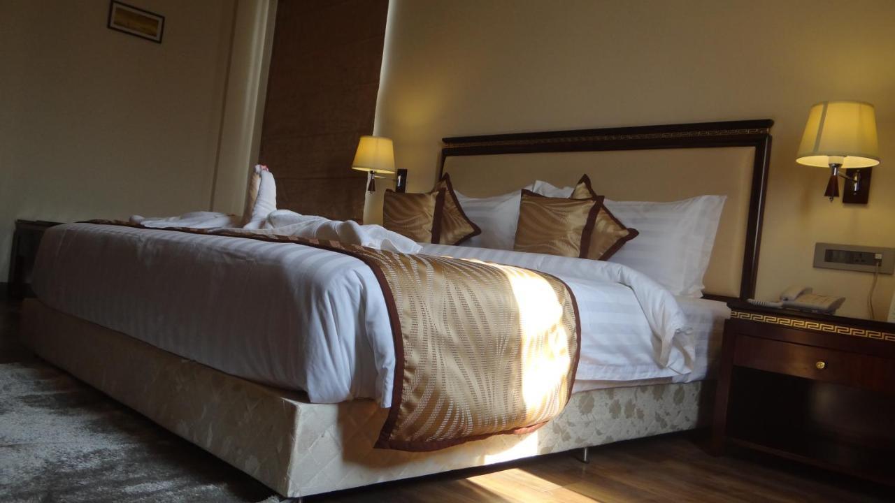 The Legend Hotel Prayagraj Exterior photo